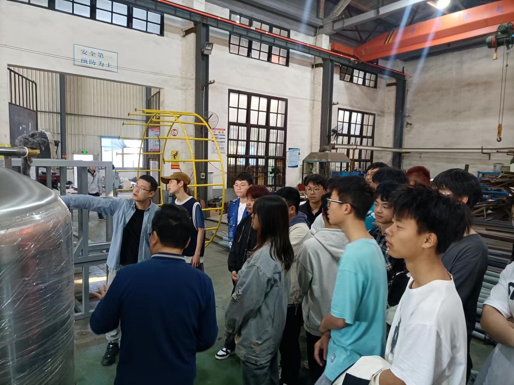 湖南工程学院近200名学生来赢博·体育认知实习